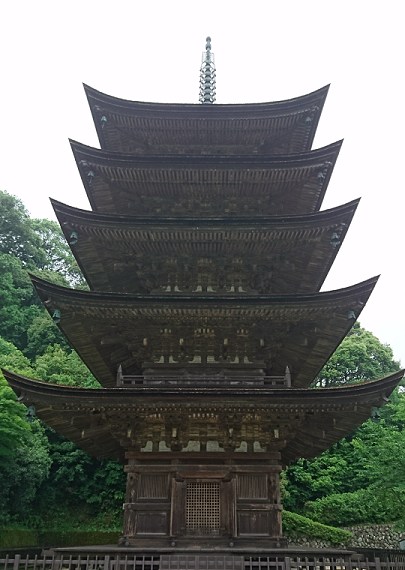 瑠璃光寺の五重塔のアップ