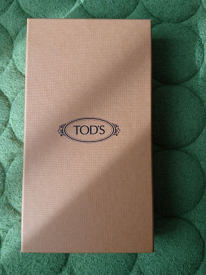 TOD'Sのバイカラーの財布