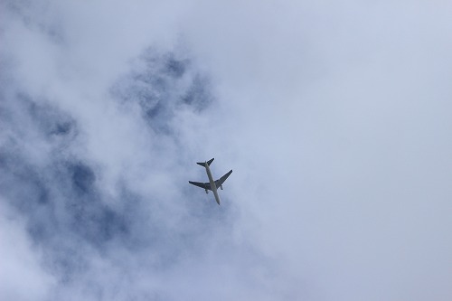 雲の中の飛行機