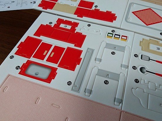 ダイソー　紙製立体パズル　ドールハウス
