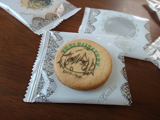 佐賀旅行で買ってきたユーリ!!! on ICEのクッキー